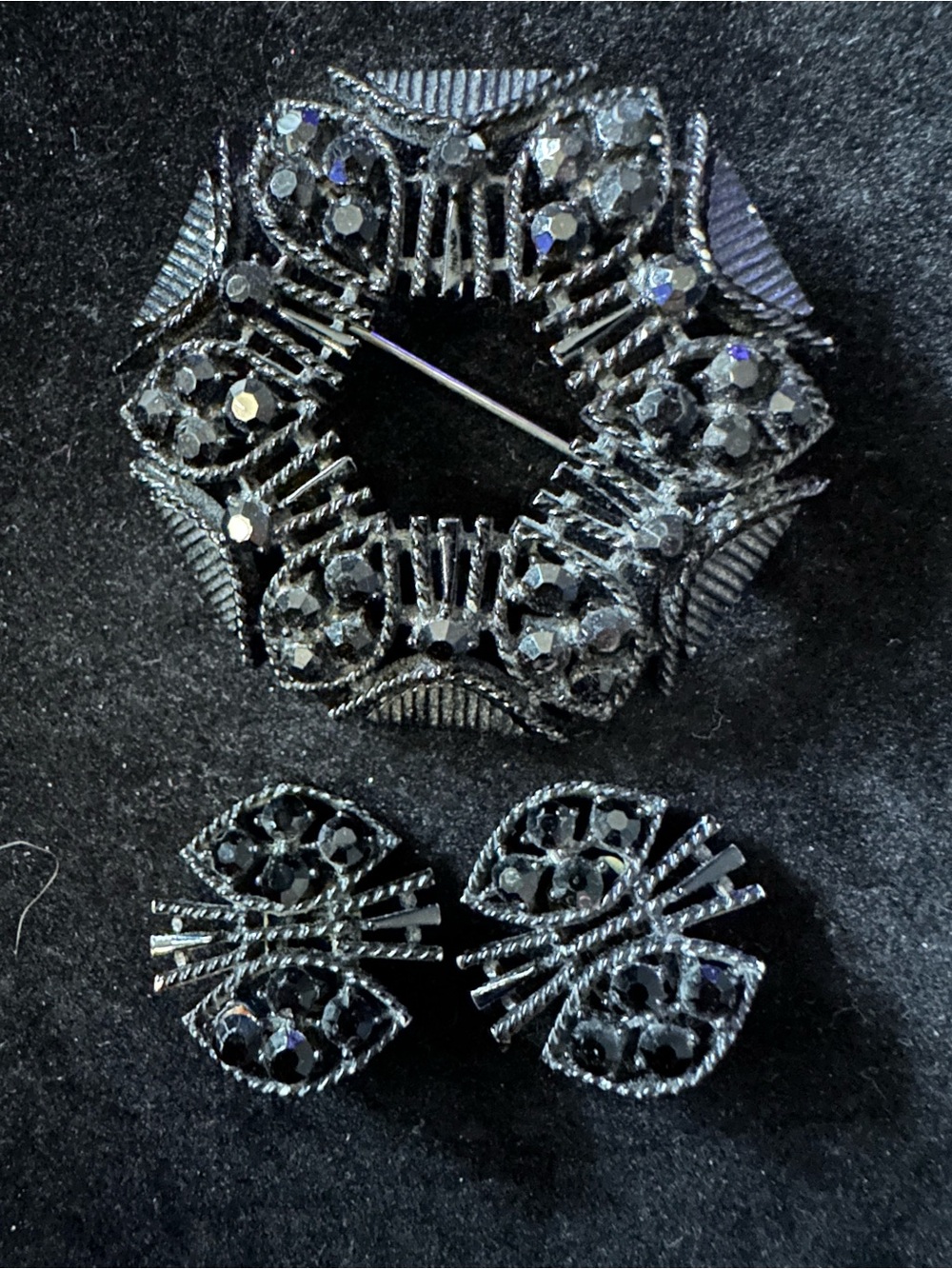 Vintage Black Crystal Wreath Brooch and clip Earrings Set dark rhinestone #11